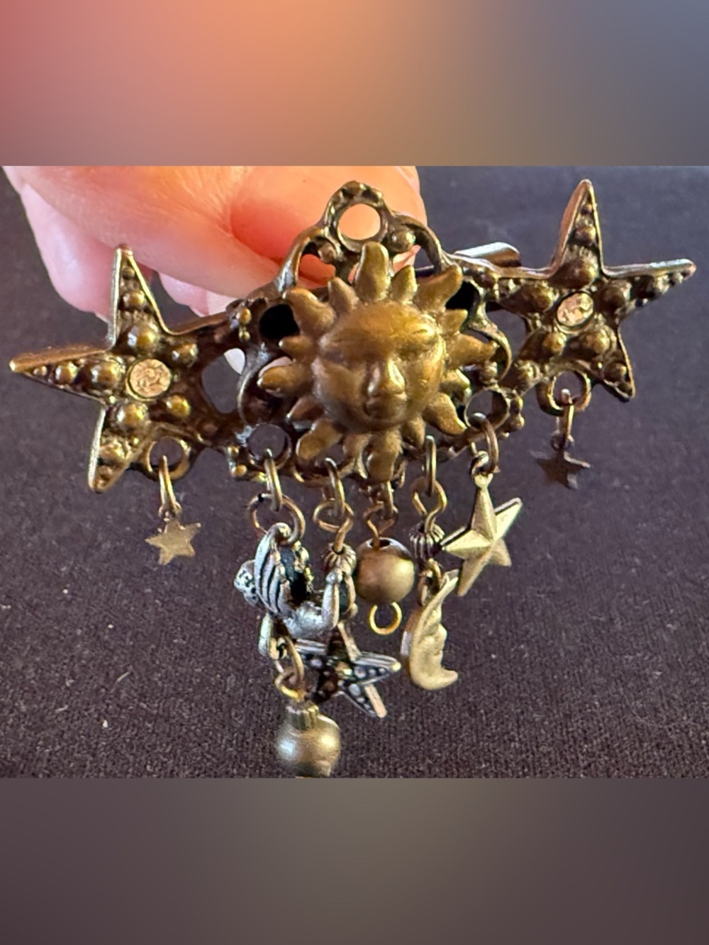 Vintage Sun & Stars Dangle Charm Brooch Pin Gold-Tone Sun Face articulated - Picture 6 of 10